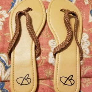 New Bobbie Brooks flip flop dress sandals